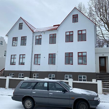 Day Dream Central Akureyri Three Bedroom Apt ภายนอก รูปภาพ