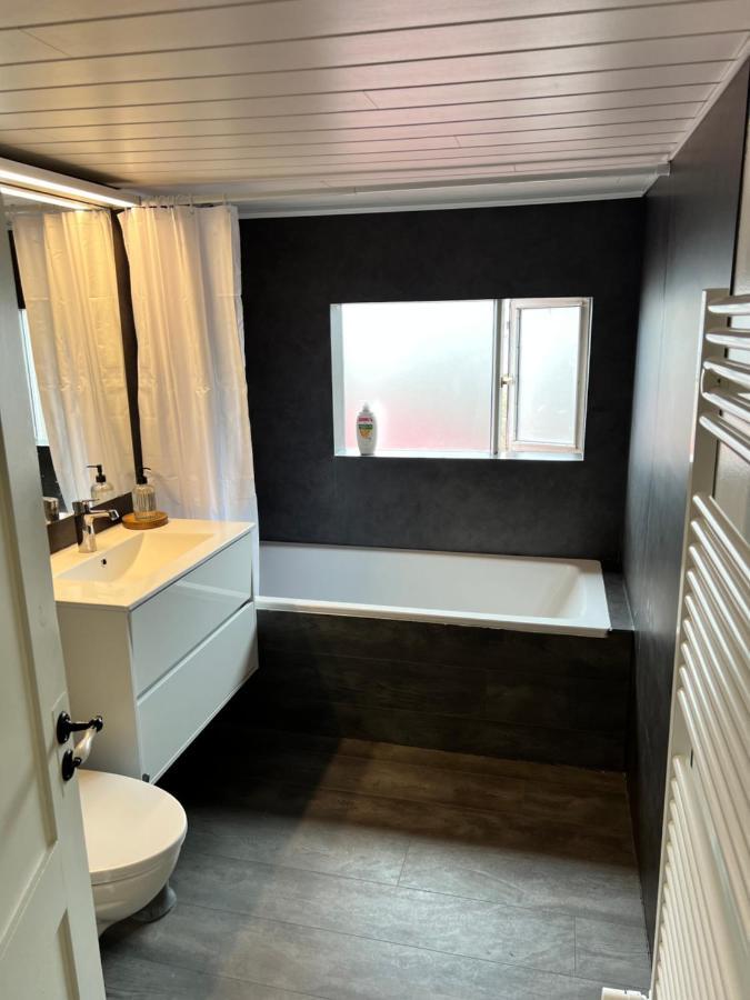 Day Dream Central Akureyri Three Bedroom Apt ภายนอก รูปภาพ