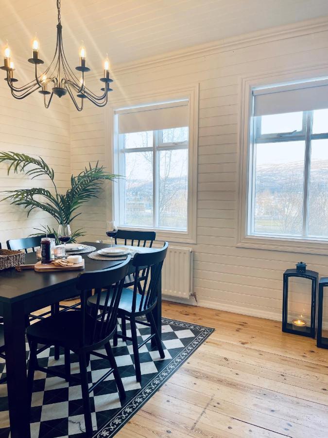 Day Dream Central Akureyri Three Bedroom Apt ภายนอก รูปภาพ