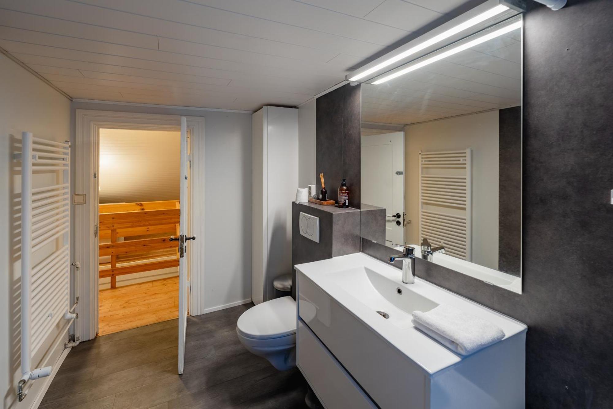 Day Dream Central Akureyri Three Bedroom Apt ภายนอก รูปภาพ