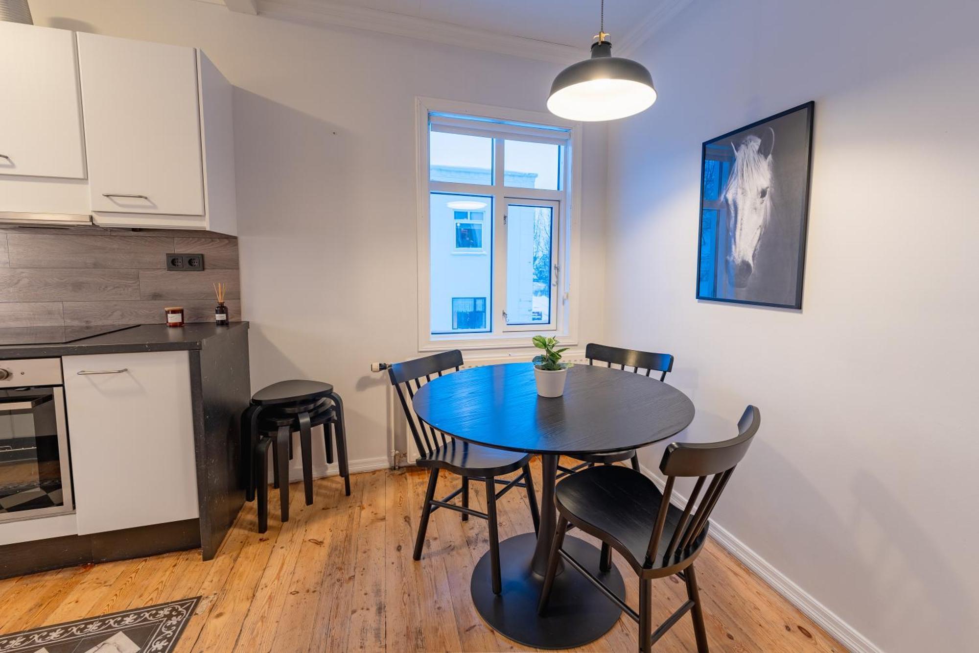 Day Dream Central Akureyri Three Bedroom Apt ภายนอก รูปภาพ
