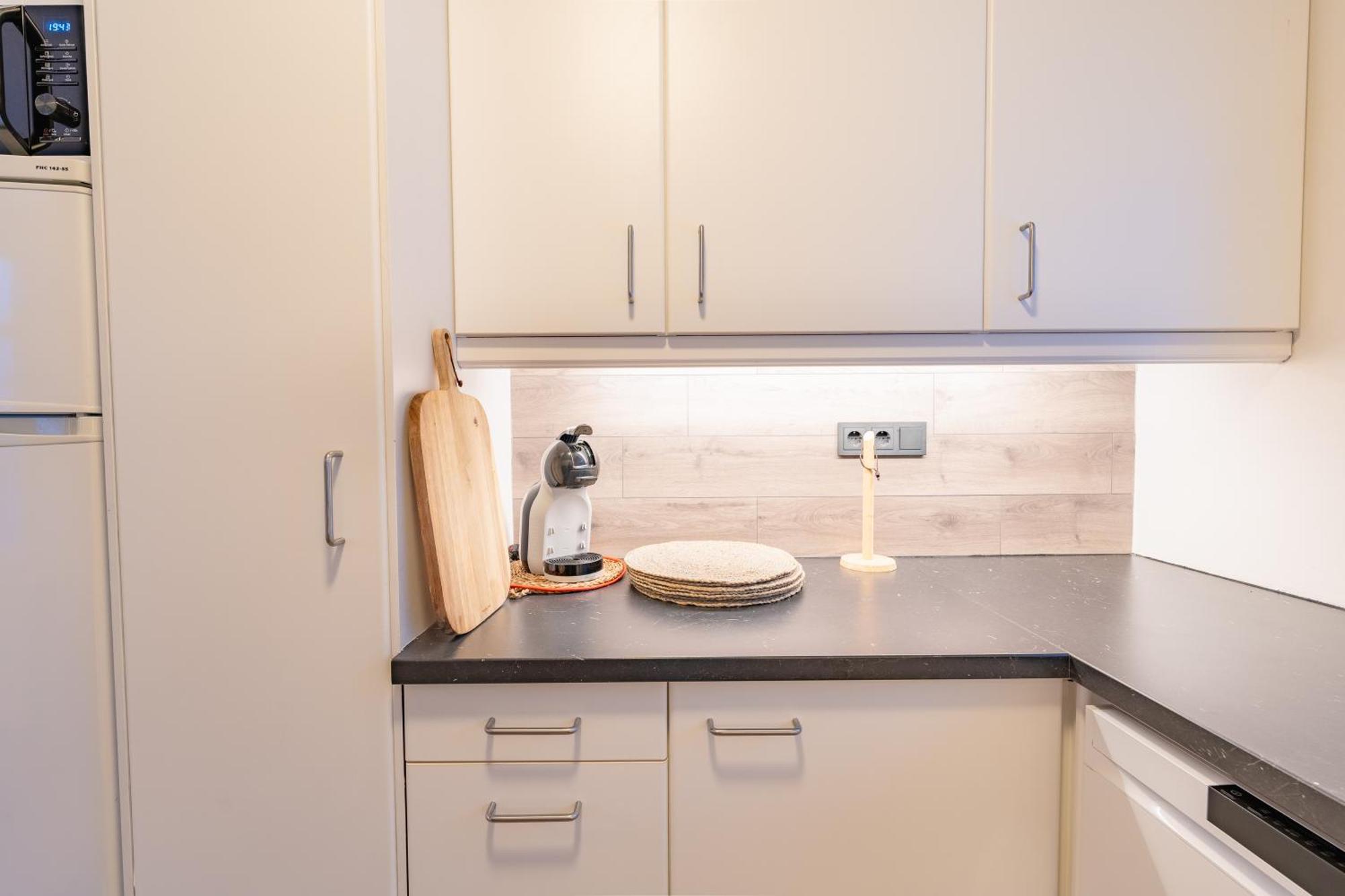 Day Dream Central Akureyri Three Bedroom Apt ภายนอก รูปภาพ