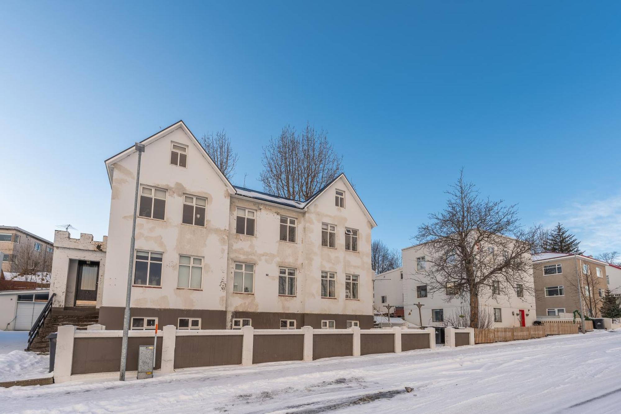 Day Dream Central Akureyri Three Bedroom Apt ภายนอก รูปภาพ