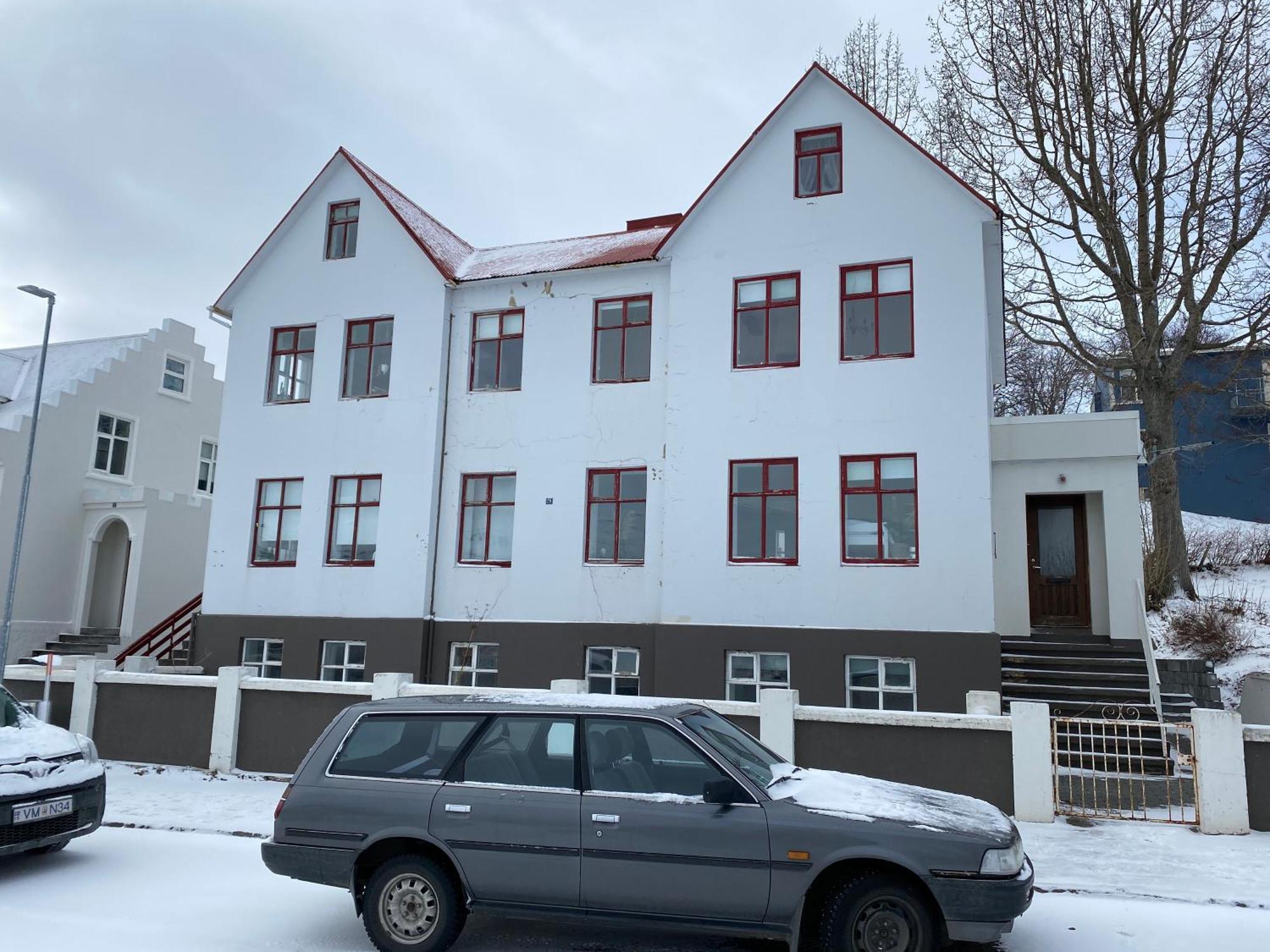 Day Dream Central Akureyri Three Bedroom Apt ภายนอก รูปภาพ